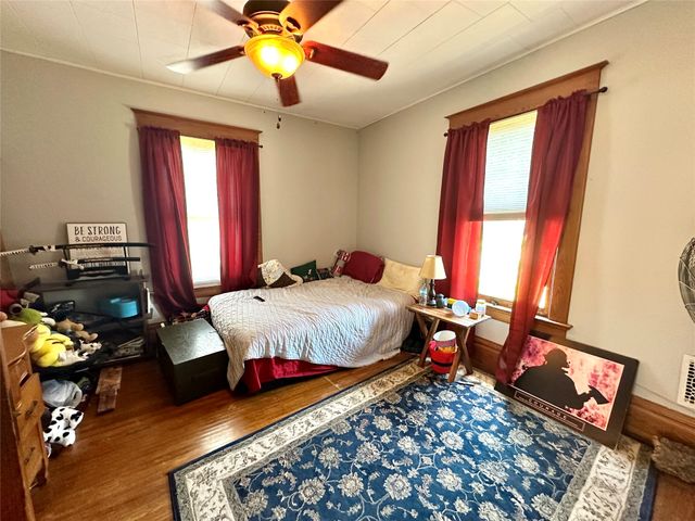 1137 West Street, Grinnell, IA 50112