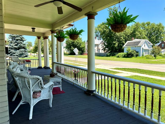 1137 West Street, Grinnell, IA 50112