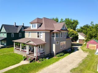 1137 West Street, Grinnell, IA 50112