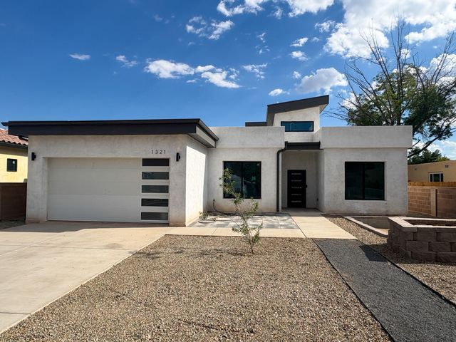 1321 Van Cleave Road NW, Albuquerque, NM 87107