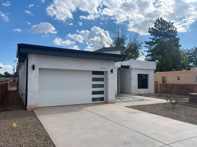 1321 Van Cleave Road NW, Albuquerque, NM 87107