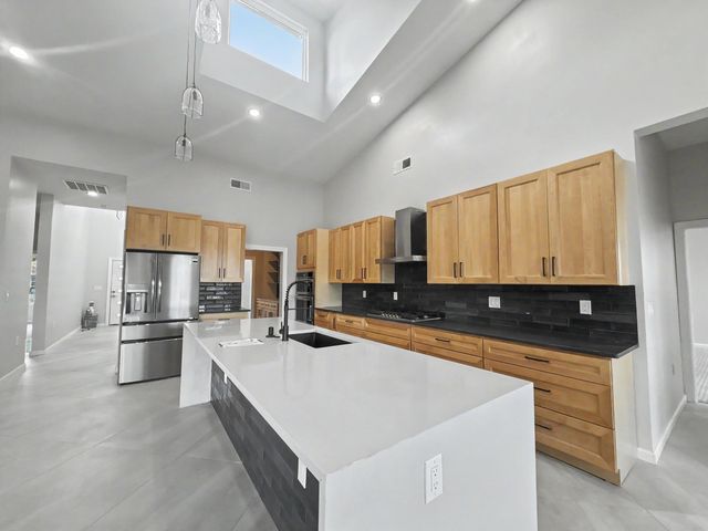 1321 Van Cleave Road NW, Albuquerque, NM 87107