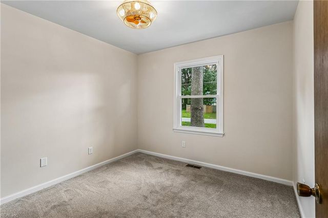 3 Alpine ST, Newport News, VA 23606