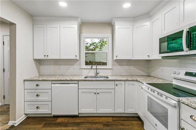 3 Alpine ST, Newport News, VA 23606