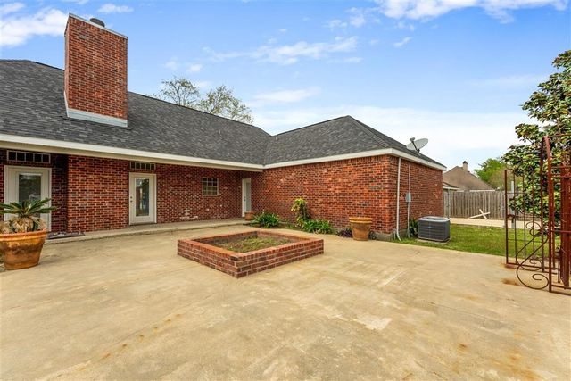 6817 Bonne Meadow Lane, Lake Charles, LA 70605