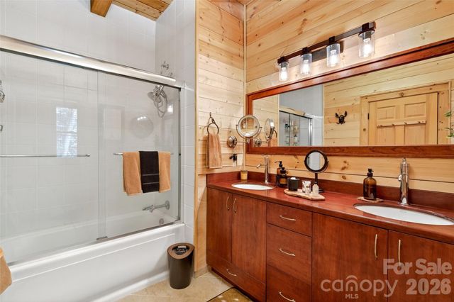 87 Ali Avenue, Bakersville, NC 28705