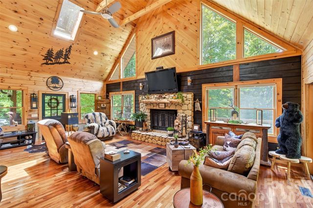 87 Ali Avenue, Bakersville, NC 28705