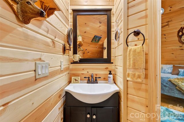 87 Ali Avenue, Bakersville, NC 28705