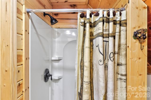87 Ali Avenue, Bakersville, NC 28705