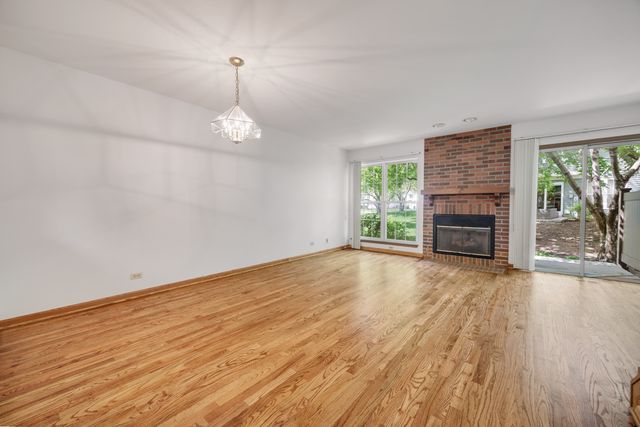 942 Little Falls Court, Elk Grove Village, IL 60007