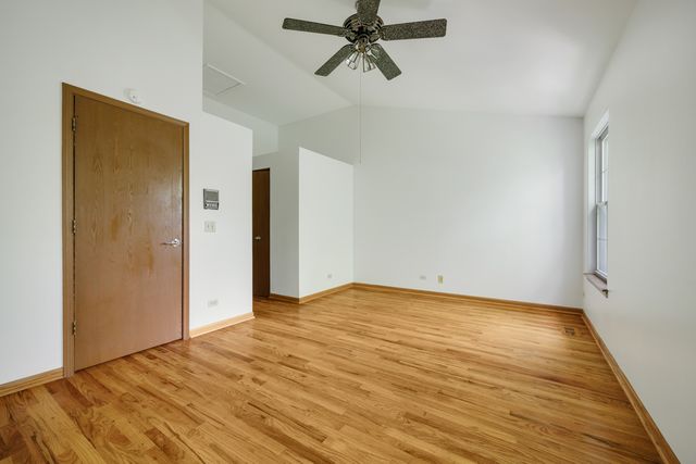 942 Little Falls Court, Elk Grove Village, IL 60007