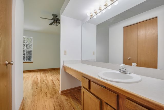 942 Little Falls Court, Elk Grove Village, IL 60007