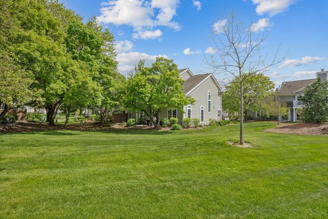942 Little Falls Court, Elk Grove Village, IL 60007