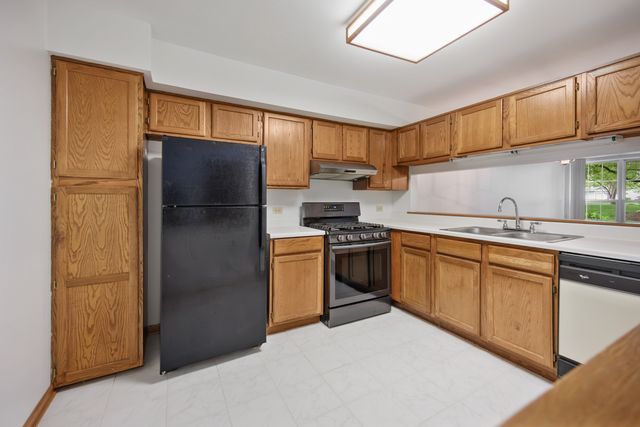 942 Little Falls Court, Elk Grove Village, IL 60007