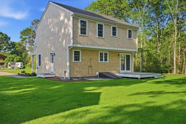 41 Avalon Dr, Falmouth, MA 02536