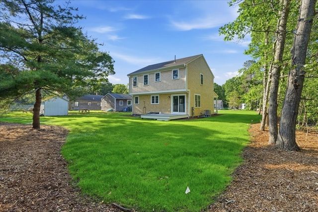 41 Avalon Dr, Falmouth, MA 02536