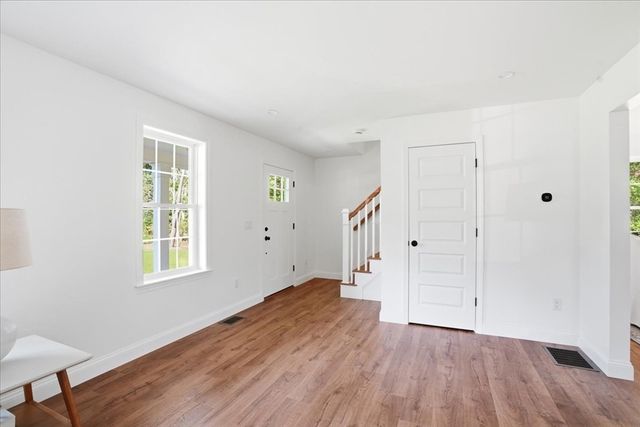 41 Avalon Dr, Falmouth, MA 02536