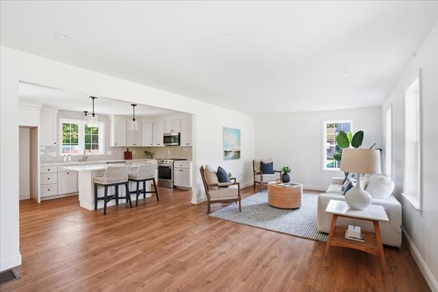 41 Avalon Dr, Falmouth, MA 02536