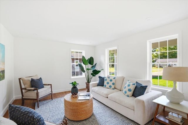 41 Avalon Dr, Falmouth, MA 02536