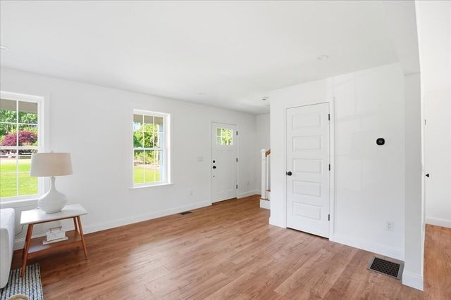 41 Avalon Dr, Falmouth, MA 02536