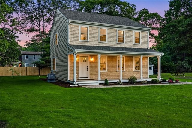 41 Avalon Dr, Falmouth, MA 02536