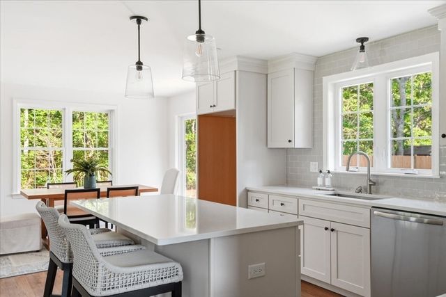 41 Avalon Dr, Falmouth, MA 02536