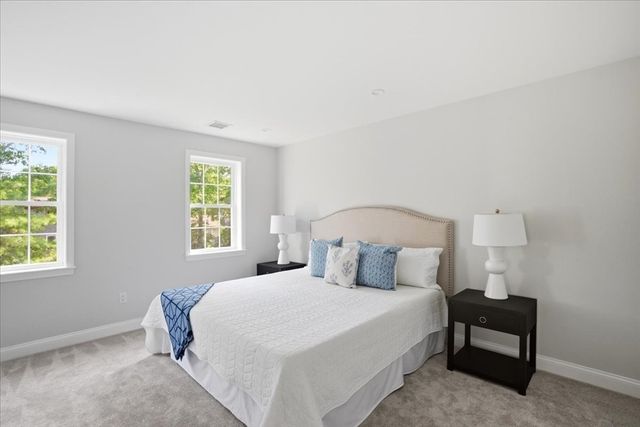 41 Avalon Dr, Falmouth, MA 02536