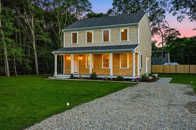 41 Avalon Dr, Falmouth, MA 02536