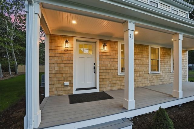 41 Avalon Dr, Falmouth, MA 02536