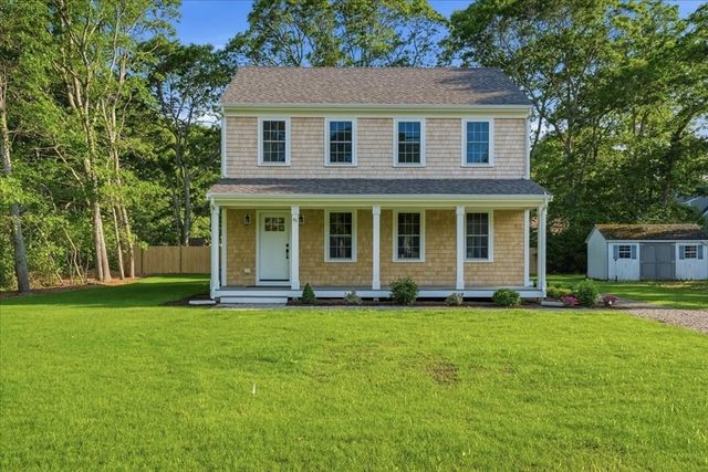 41 Avalon Dr, Falmouth, MA 02536