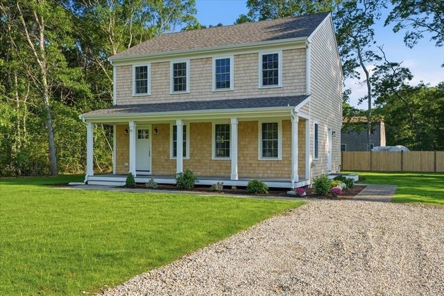41 Avalon Dr, Falmouth, MA 02536