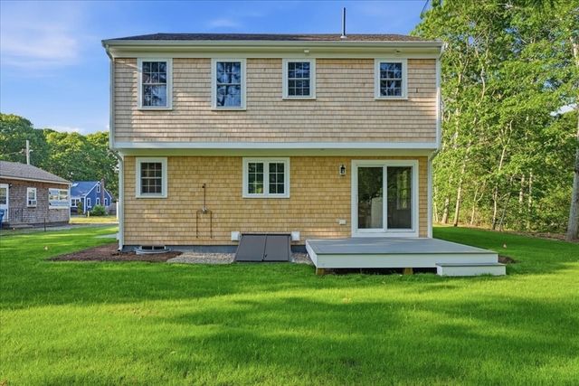 41 Avalon Dr, Falmouth, MA 02536