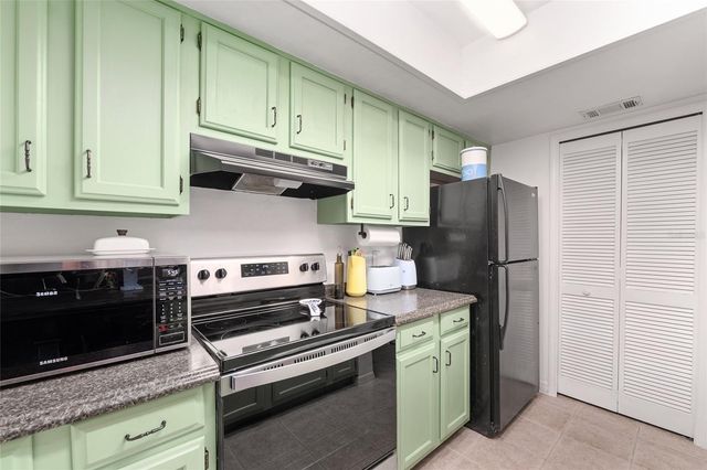 900 SW 62ND BOULEVARD D24, Gainesville, FL 32607