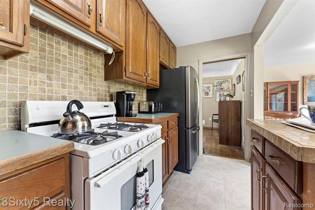 11093 Baraga Street, Taylor, MI 48180