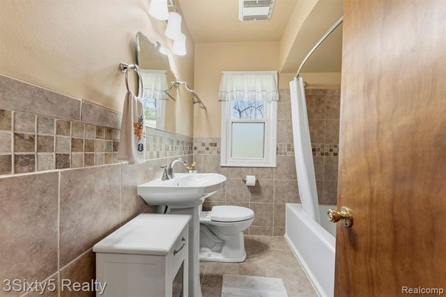 11093 Baraga Street, Taylor, MI 48180