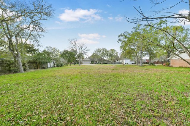 203 Shady Nook Lane, Friendswood, TX 77546