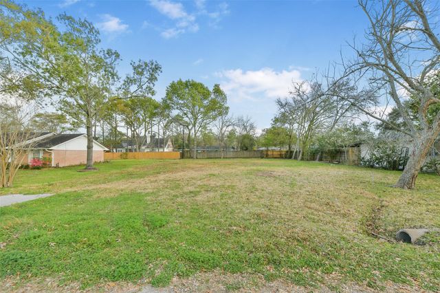 203 Shady Nook Lane, Friendswood, TX 77546