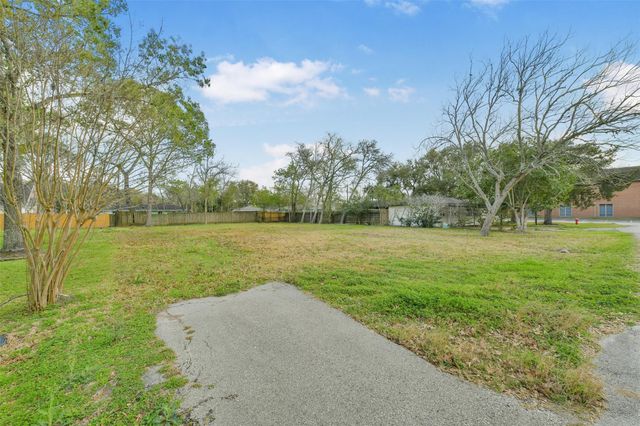 203 Shady Nook Lane, Friendswood, TX 77546