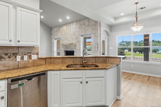 412 SHAYLA LN, Canyon Lake, TX 78133