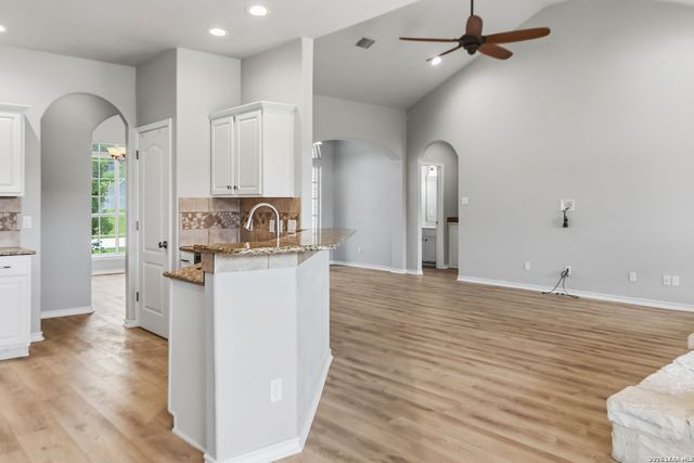 412 SHAYLA LN, Canyon Lake, TX 78133