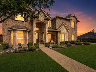 906 Hidden Lakes Drive, Cedar Hill, TX 75104