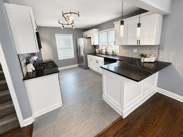3931 Clough Avenue, Highland, IN 46322