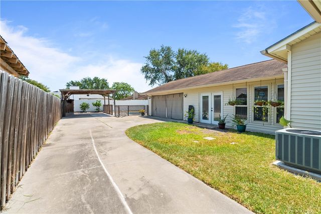 3030 Quail Hollow Dr, Corpus Christi, TX 78414