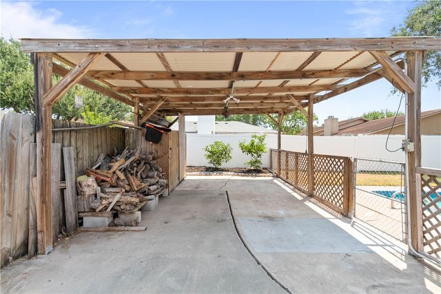 3030 Quail Hollow Dr, Corpus Christi, TX 78414