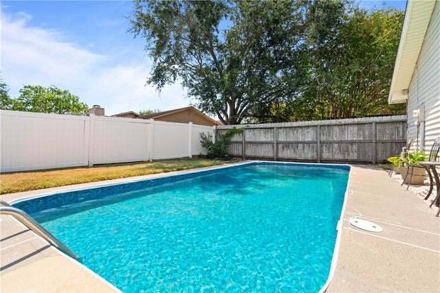 3030 Quail Hollow Dr, Corpus Christi, TX 78414