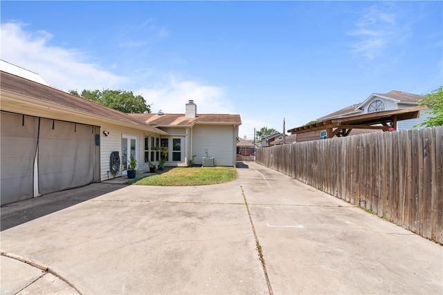 3030 Quail Hollow Dr, Corpus Christi, TX 78414