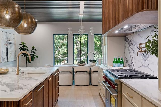 1671 Manhasset Drive, Dunwoody, GA 30338