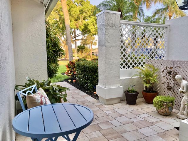 5661 SE Foxcross Place, Stuart, FL 34997