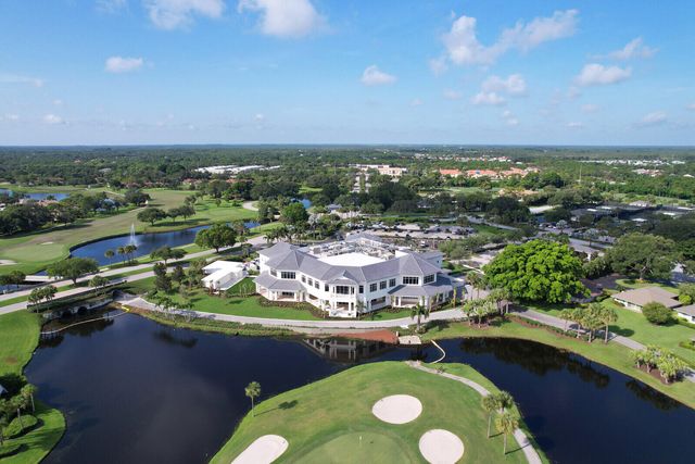 5661 SE Foxcross Place, Stuart, FL 34997