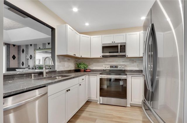 5661 SE Foxcross Place, Stuart, FL 34997